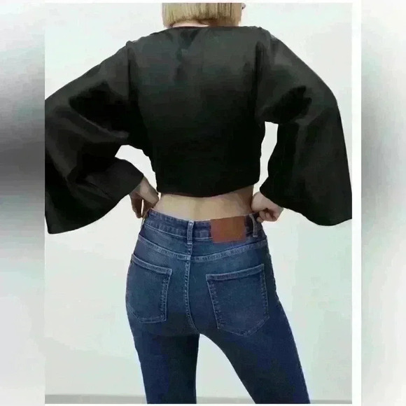 Zara  satin like front knot crop top , sz large - Picture 3 of 9